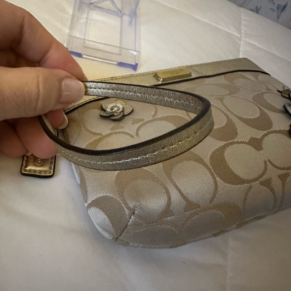 Coach Cream Monogram Wristlet with Floral Appliqué Flowers - Picture 11 of 16